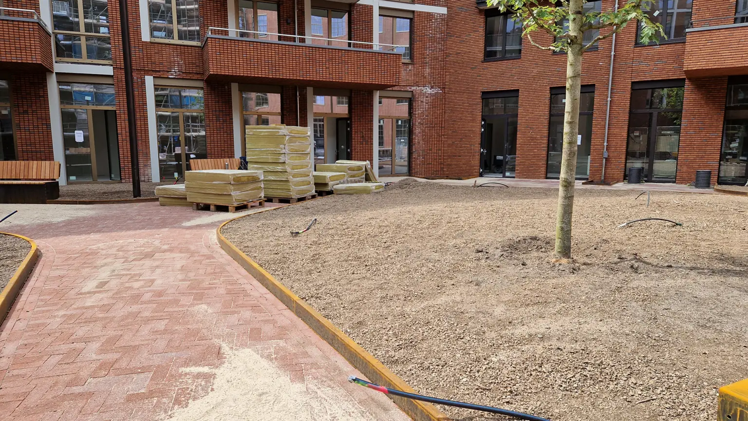 Amadeiro_Verkeersdak met intensieve vegetatie in aanleg_WEB (7)