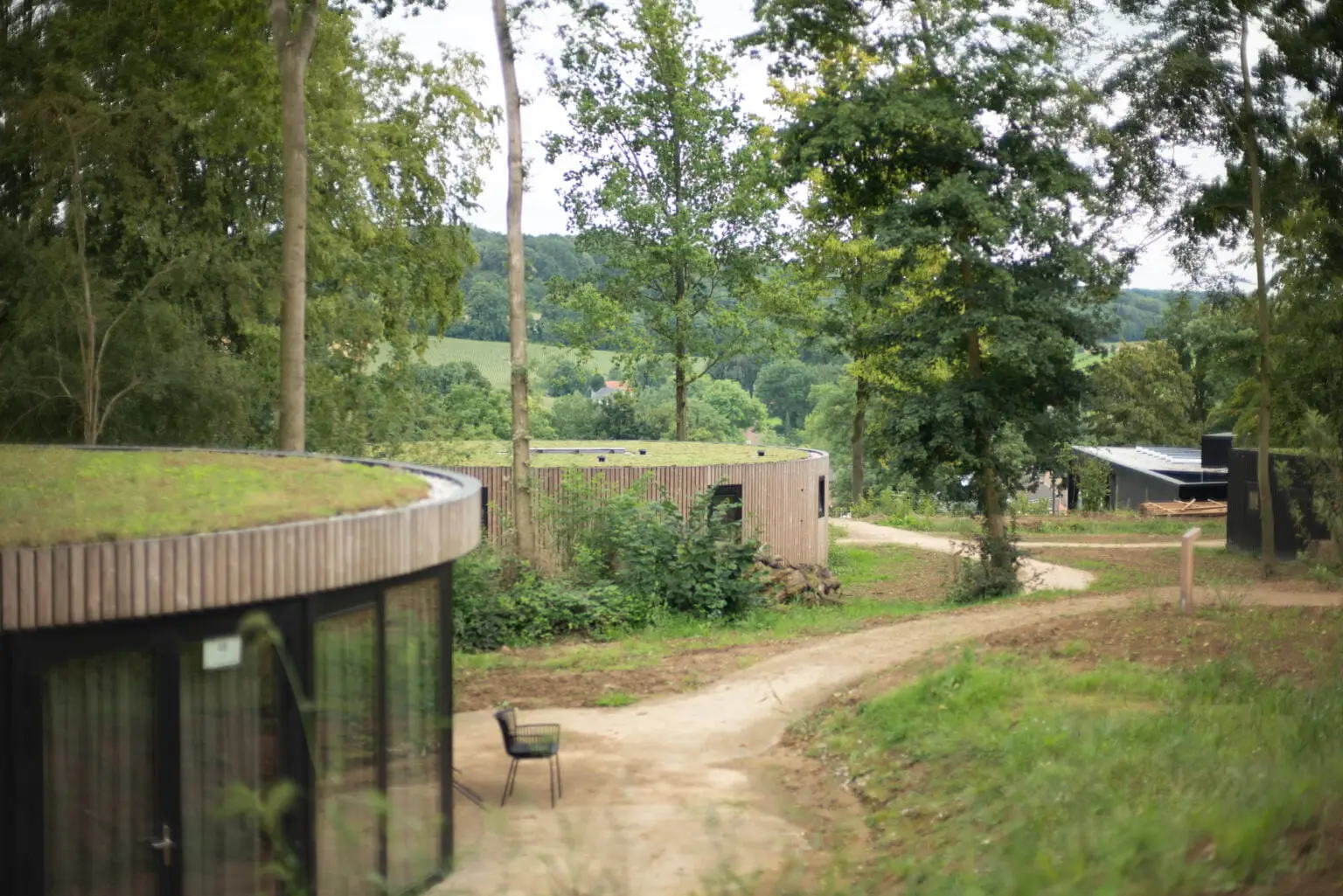 L1240857